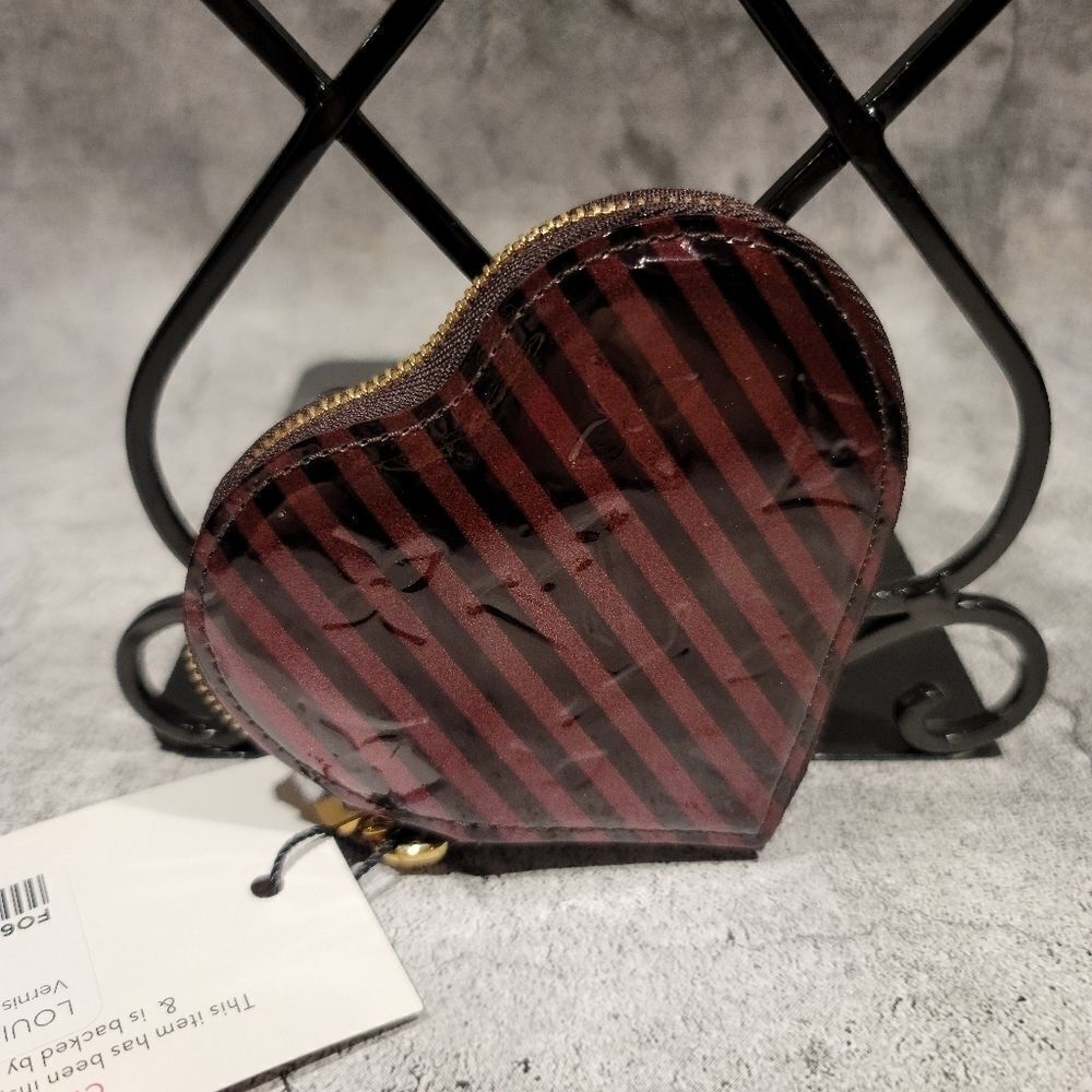 Louis Vuitton Vernis Rayures Coeur Heart Coin Purse Limited Edition LV Charm - Picture 3 of 4